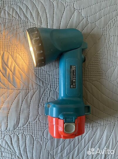 Шуруповерт Makita 6270 D и фонарь Makita ML120