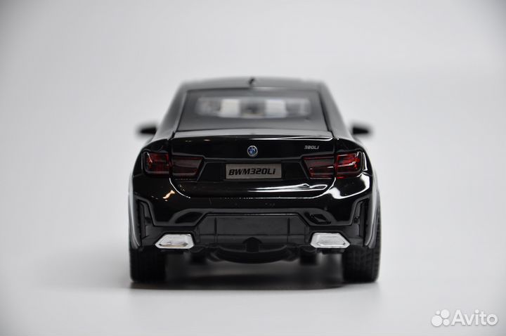 Модель автомобиля BMW M3 металл