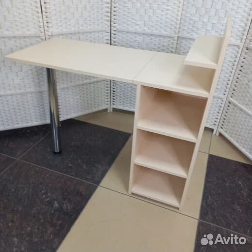 Маникюрный стол складной