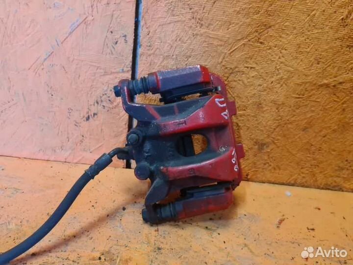 Суппорт тормозной задний правый Infiniti Qx56 Z62