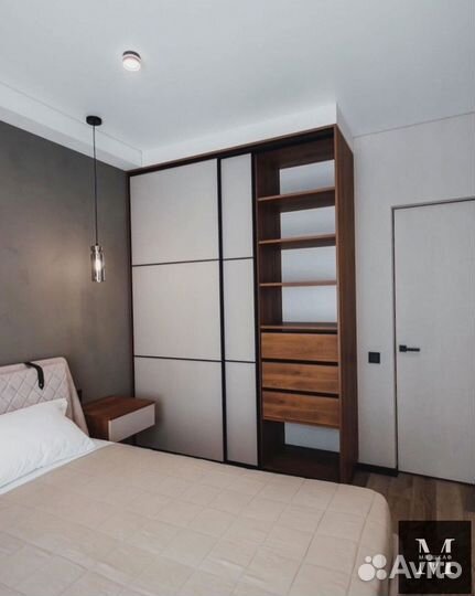 Книжный шкаф