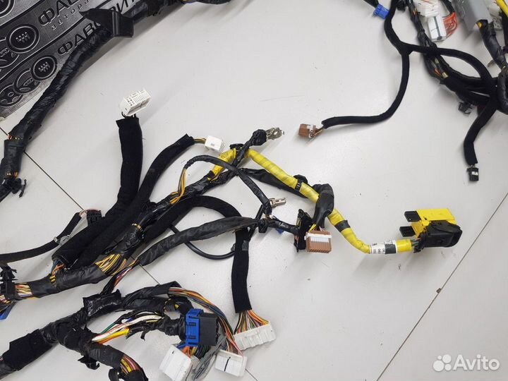 Электропроводка под торпедо (Kia Sorento)