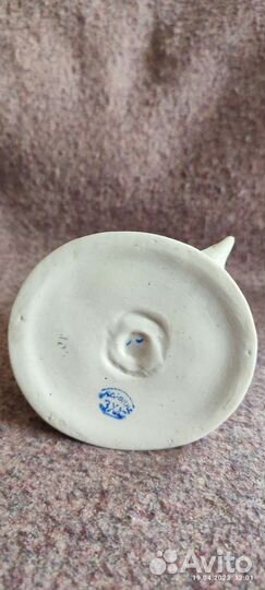 Статуэтка Дети кормят голубей. зхк Полонное