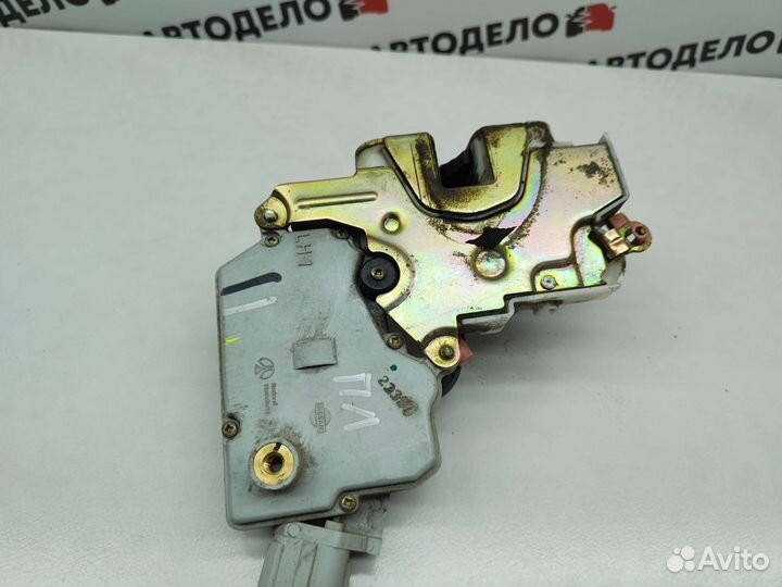 Замок двери передний левый Nissan Primera P11