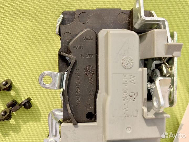 Замок передней левой двери 5 пин ваз Калина/Гранта