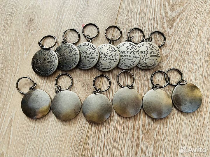 Брелок Breeze металический