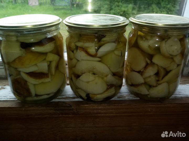 Грибы маринованные