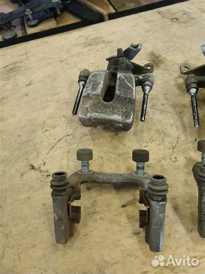 Суппорт тормозной задний Renault Fluence 2012