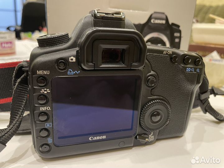 Зеркальный фотоаппарат Canon EOS 5D Mark II