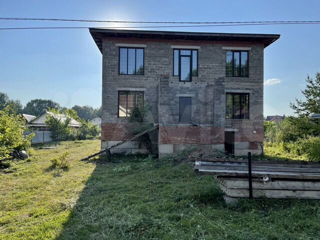 Коттедж 323 м² на участке 15 сот.