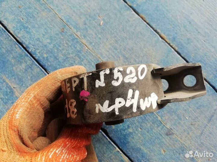 Подушка двигателя