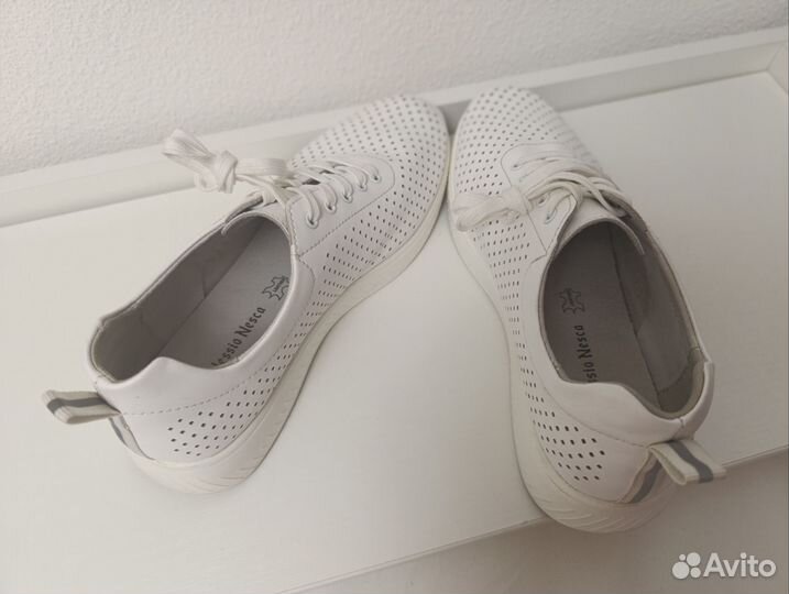 Кроссовки кожаные женские