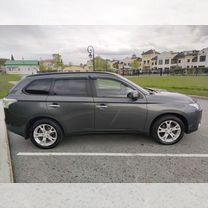 Mitsubishi Outlander 2.4 CVT, 2013, 168 000 км, с пробегом, цена 1 715 000 руб.