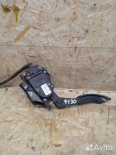 Педаль газа Nissan Almera