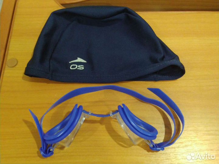 Очки и шапочка для плавания
