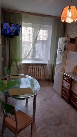 3-к. квартира, 85 м², 1/9 эт.