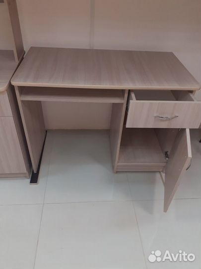 Письменный стол