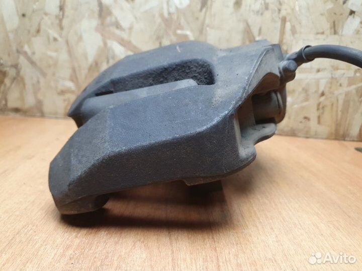 Суппорт передний правый Bmw 5-Series E60 N52B30A