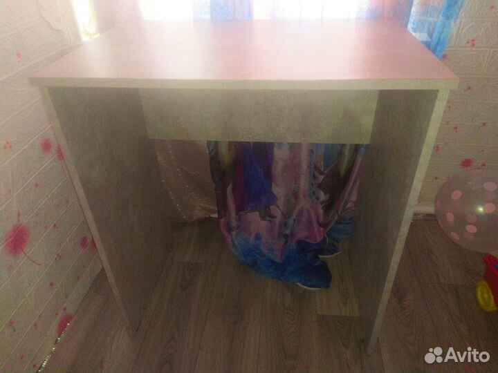 Письменный стол для школьника