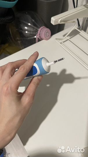 Электрическая зубная щетка oral b