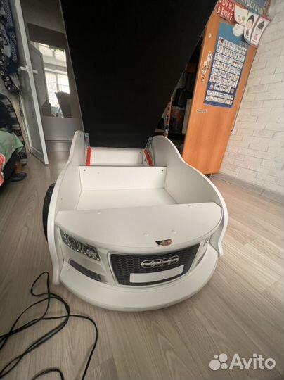 Детская кровать машинка