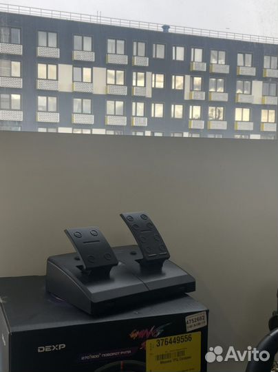 Игровой руль с педалями