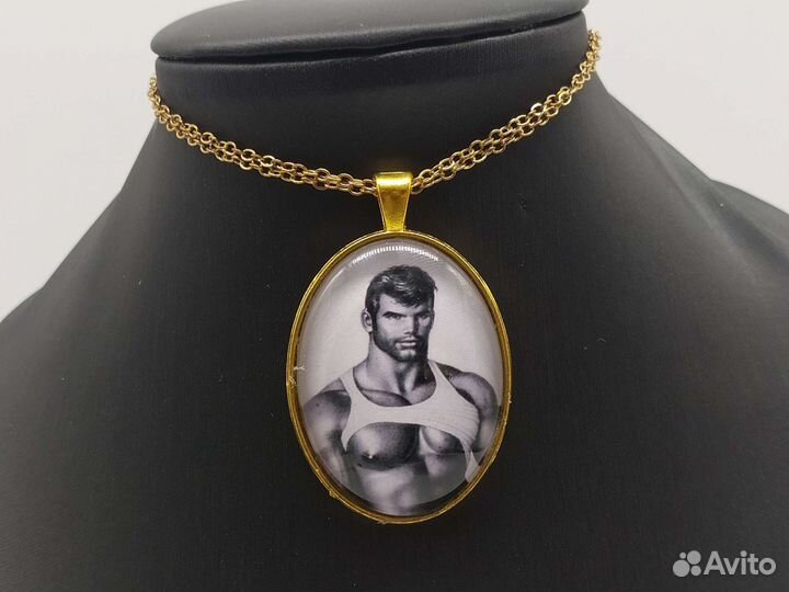 Массивный кулон 3х4 см (Handsome man)