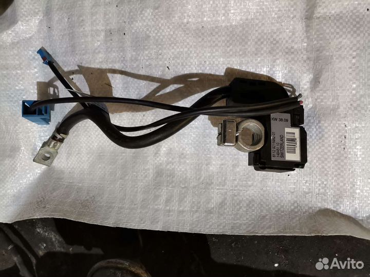 BMW 3 E90 клемма аккумулятора с пирапатроном