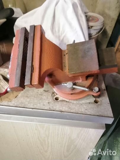 Тиски слесарные поворотные