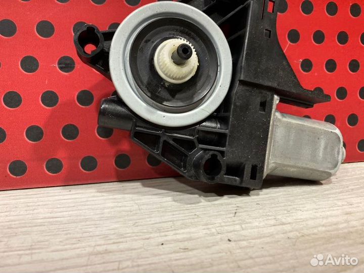 Моторчик стеклоподъемника задний правый Volvo Xc60