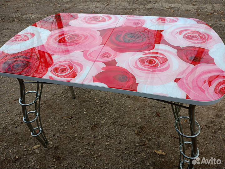 Кухонный стол и стулья