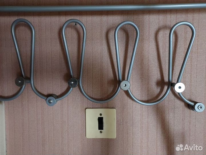 Вешалка настенная металлическая