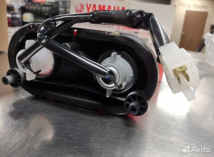 5JJ-84710-11 Yamaha Задний фонарь