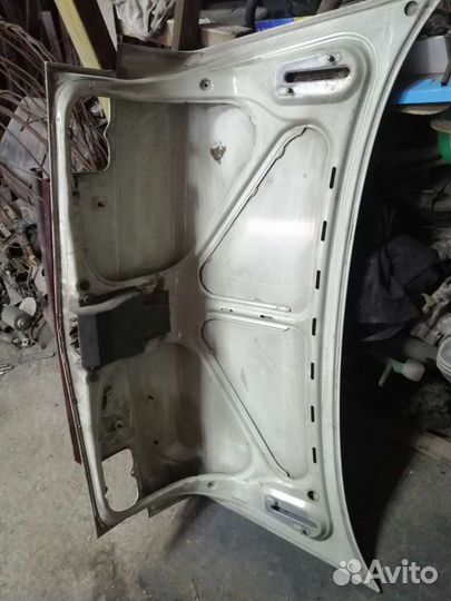 Продам крышку багажника ваз 2110