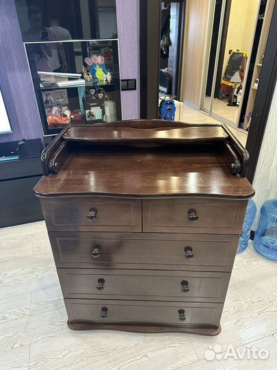 Детская кровать и комод