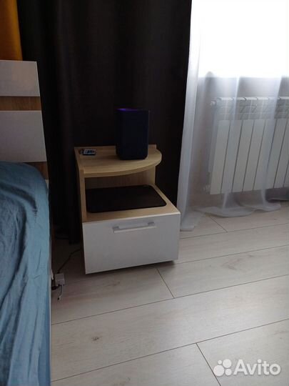 Кровать, матрас и прикроватная тумба