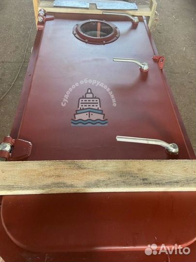 Судовые двери