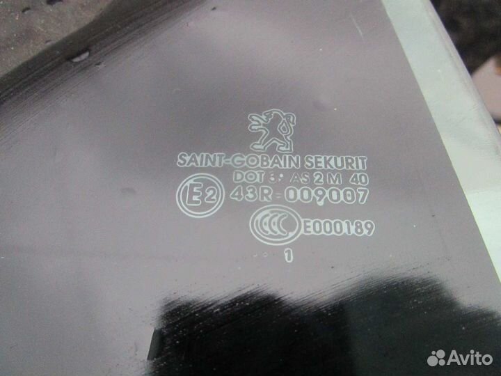 Стекло заднее правое Peugeot 3008