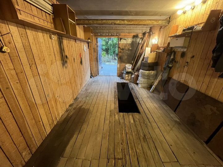 Гараж, > 30 м²