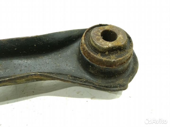 Передний поперечный рычаг задней подвески