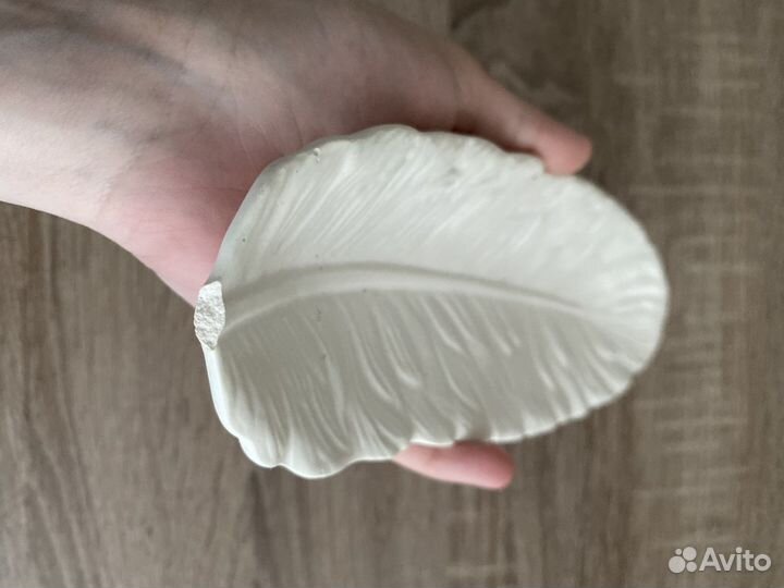 Ваза и перо