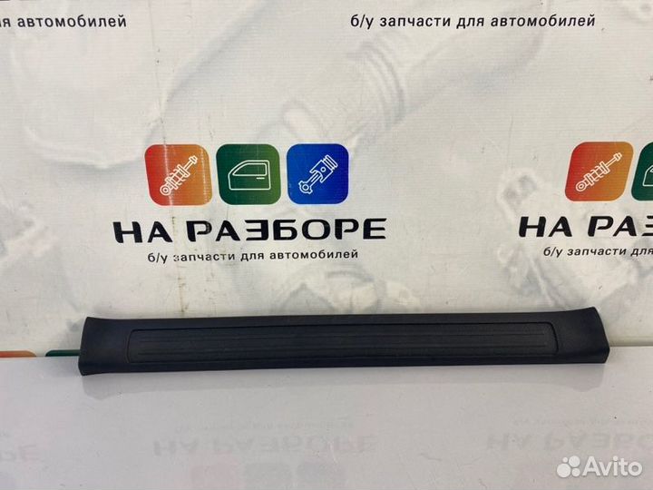 Накладка на порог внутренняя передняя правая Mazda