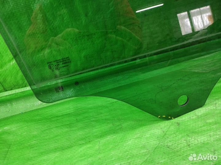 Стекло двери прав. зад. Volkswagen Touareg