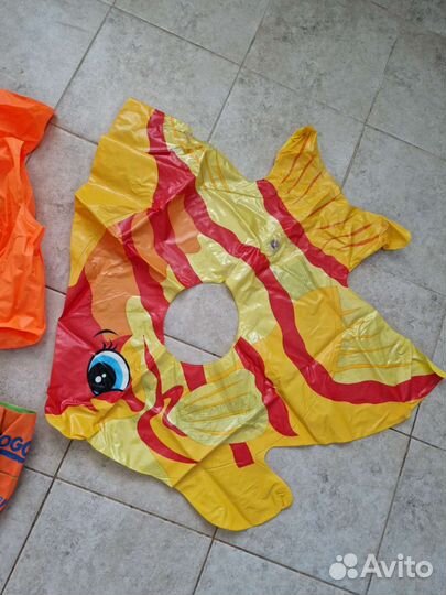 Круг и нарукавники для купания