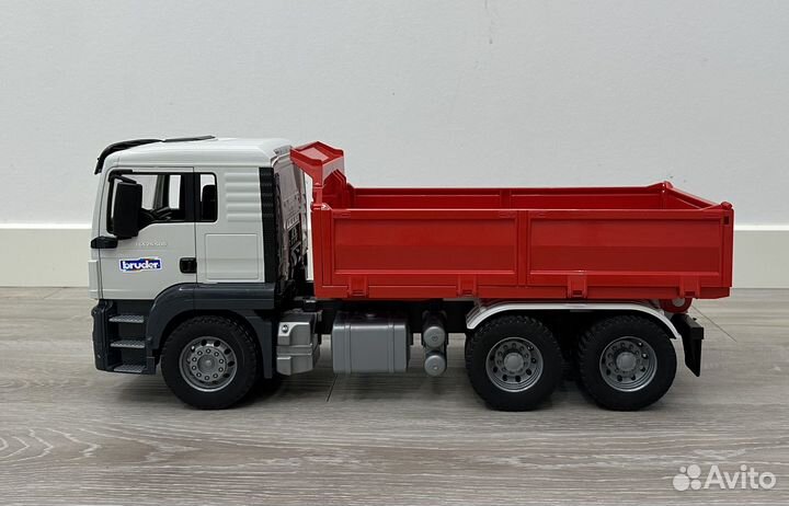 Грузовик Man Bruder TGS