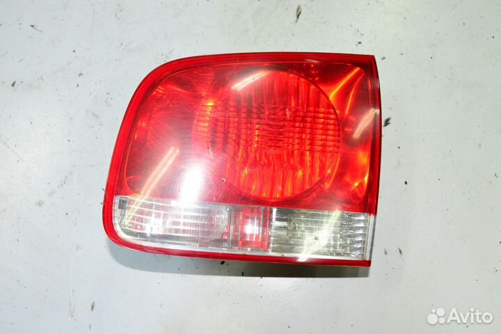 Фонарь задний правый внутренний Touareg 1