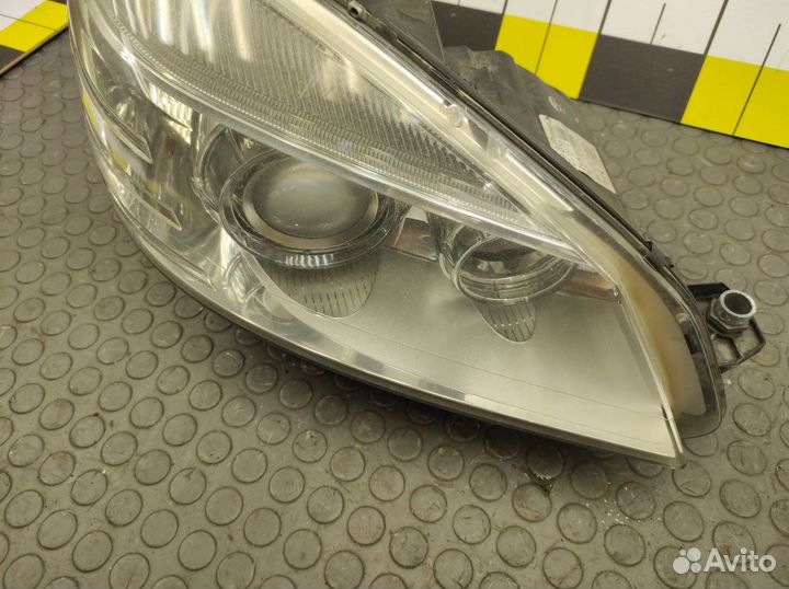 Фара правая Mercedes-Benz C-Class
