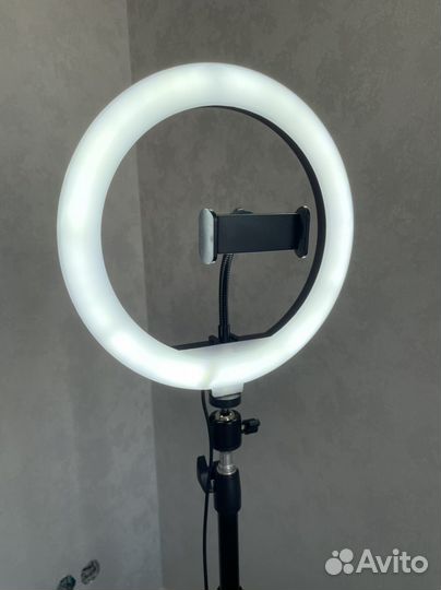 Кольцевая лампа 26 см со штативом