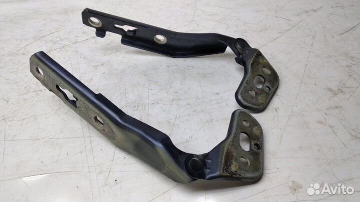 Петля капота Audi A6 C6 3.2 2006