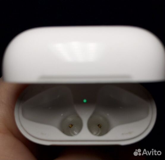 Apple Airpods - 2 оригинал. Наушник Правый и База